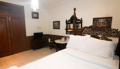 Single Room with Private Bathroom