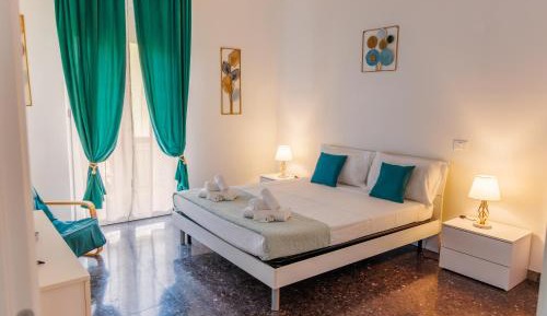 Two-Bedroom Deluxe Apartment with Balcony