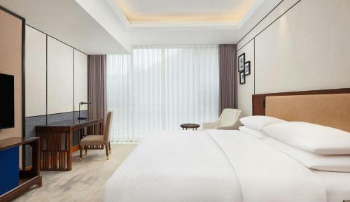 Superior King Room with Mountain View