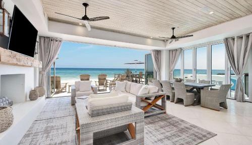 Five-Bedroom Holiday Home