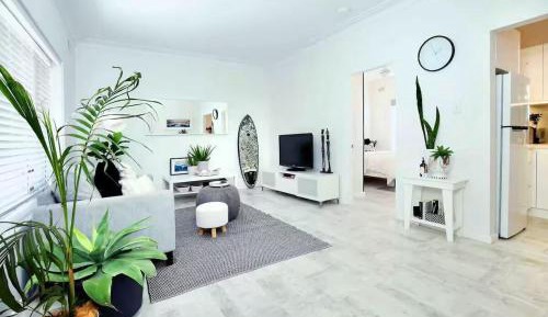 One-Bedroom Apartment - Non-Smoking