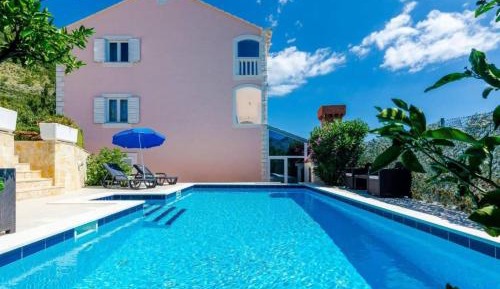 Three Bedroom holiday home 