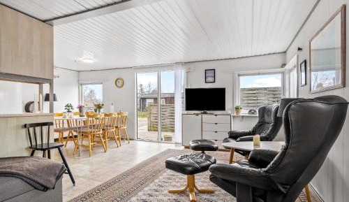 Three-Bedroom Holiday Home 