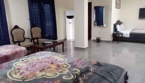 Deluxe Family Room