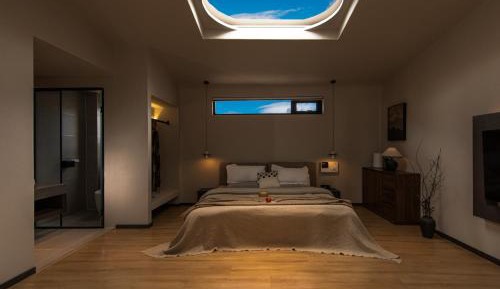 Joy King Room