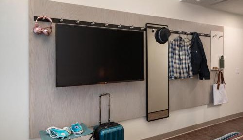 Cozy King Room - Hearing Accessible