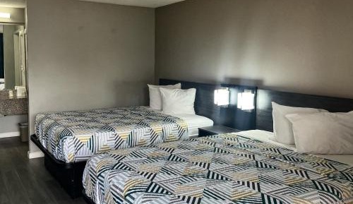 Queen Room with Two Queen Beds - Non-Smoking