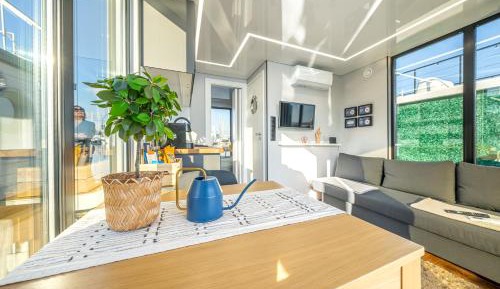 One Cabin Boat