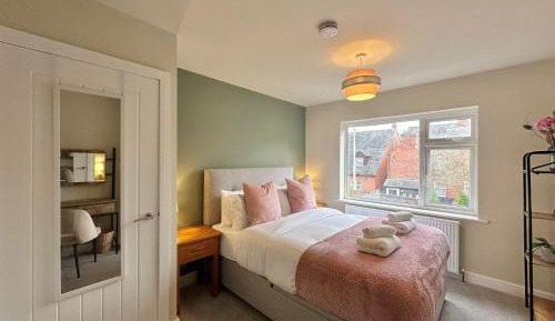Classic One-Bedroom Apartment with King Bed
