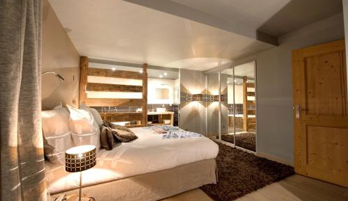 Suite with Lake View