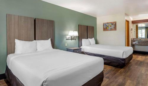Queen Room with Two Queen Beds - Non-Smoking