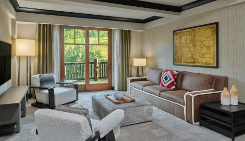 1 Bedroom Residential Suite, 1 King, Sofa bed, Mountain view