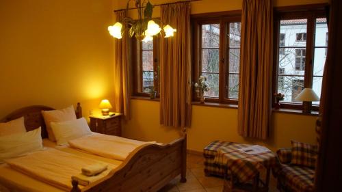 Twin Room with Private Bathroom