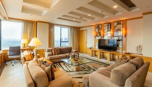 Presidential King Suite with River View - Club Level