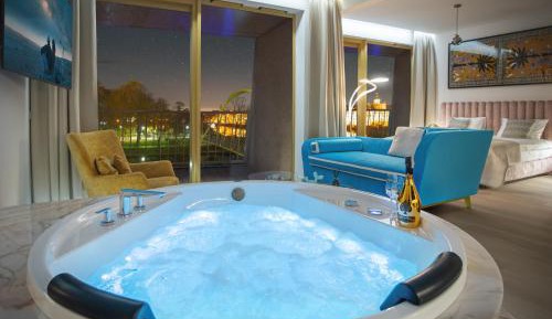 Deluxe Apartment with Jacuzzi and River View