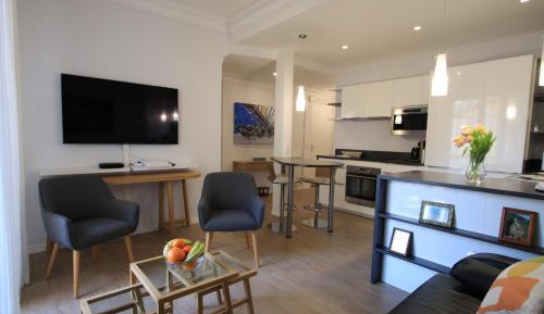 Deluxe Apartment