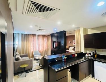 Deluxe Studio