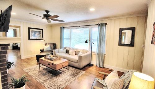 Three-Bedroom Holiday Home 
