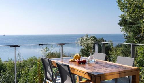 One-Bedroom Apartment with Bay View