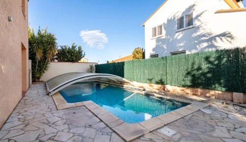 Villa with Garden View