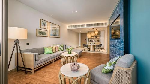 One-Bedroom Suite with Pool Access