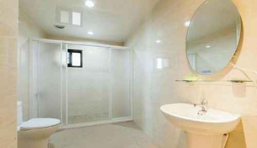 Room #329978009