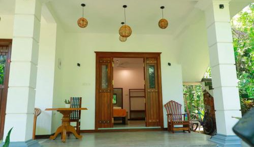Villa with Garden View