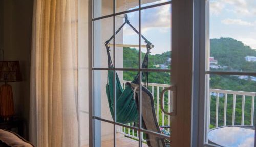 Two-Bedroom Apartment with Balcony and Sea View