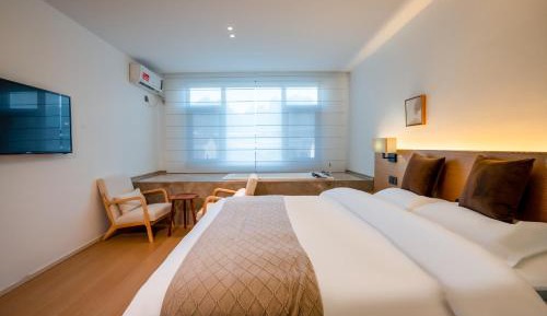 Deluxe Queen Room