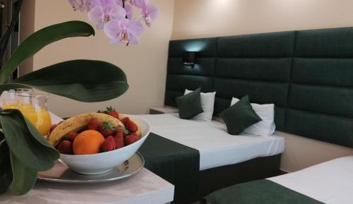 Deluxe Double Room (2 Adults + 1 Child)
