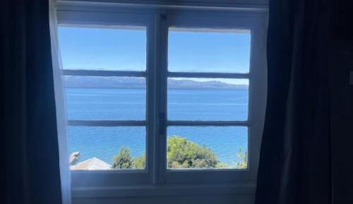 One-Bedroom Apartment with Lake View