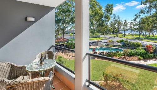 Apartment with Lake View