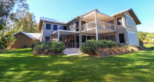 Six-Bedroom Holiday Home