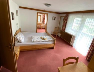 Family Room (2 Adults + 3 Children)