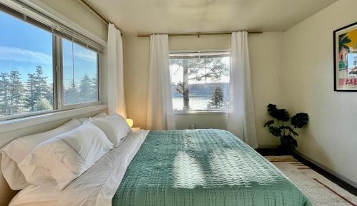 Three-Bedroom Apartment with Ocean View