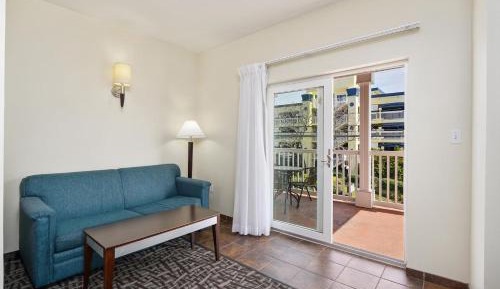 Deluxe Queen Suite