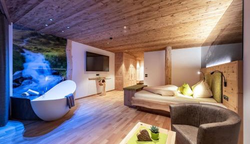Deluxe Double Room with Bath