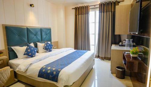Deluxe Double Room (2 Adults + 1 Child)