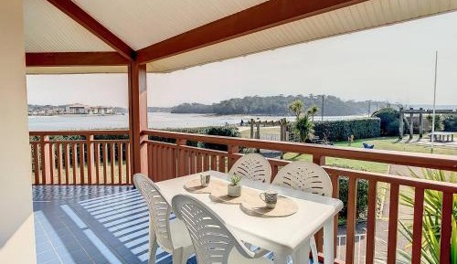 Apartment with Lake View