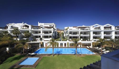 Two-Bedroom Deluxe Apartment with Ocean View