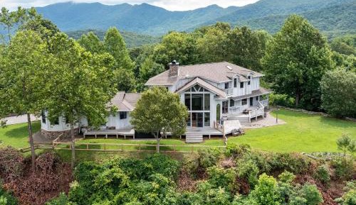 Five-Bedroom Holiday Home