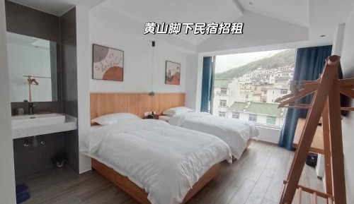 Twin Room with Mountain View
