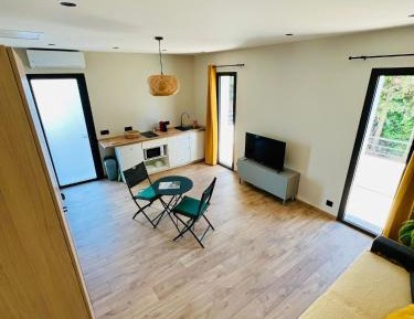 Studio with Sofa Bed