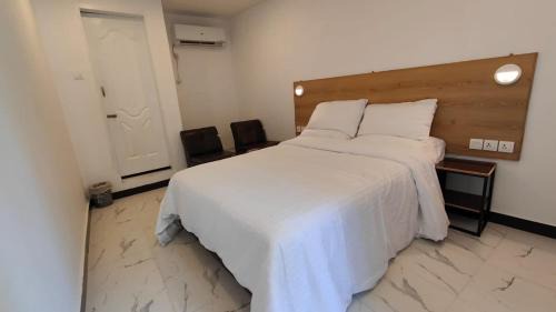 Queen Room