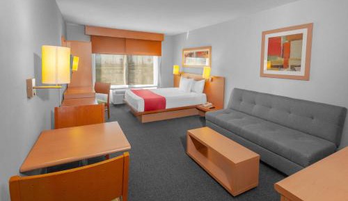 Queen Suite with Sofa Bed