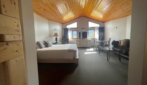 Suite with Mountain View