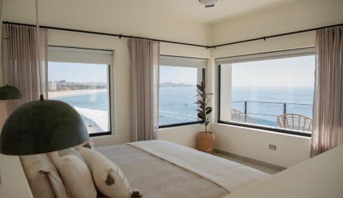 Deluxe Suite with Sea View