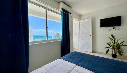 Deluxe Double Room with Side Sea View