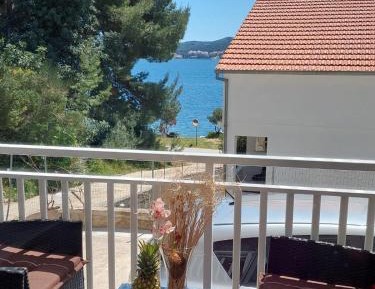 One-Bedroom Apartment with Sea View