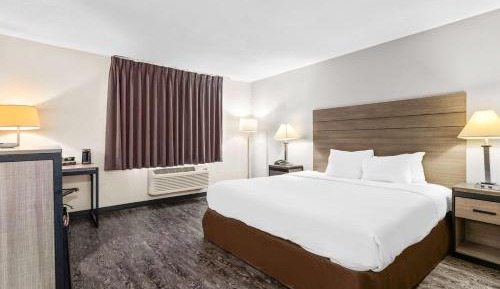 King Room with Mobility Accessible Tub